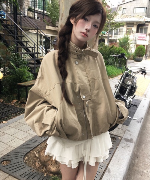modimood(モディムード)の「MOMU ヴィンテージバックルバルーンクロップドフィールドジャケット(ブルゾン・レディース・チャコール/ベージュ・FREE)」の5枚目の写真