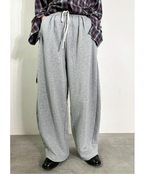 MIDVEIN(ミッドヴェイン)の「curve line sweat pants(スウェットパンツ・レディース・ベージュ/グレー/ブラック・FREE)」の1枚目の写真