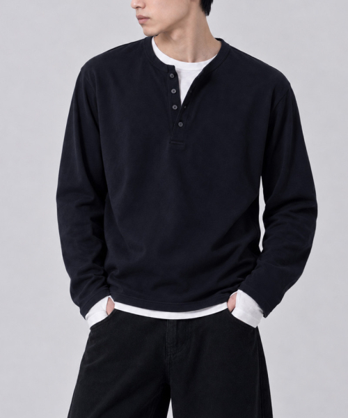 UNDEROFF（アンダーオフ）の「クロップドヘンリーネックロングスリーブTシャツ ネイビー（Tシャツ/カットソー・レディース・ネイビー・LARGE/X-LARGE/MEDIUM）」の3枚目の写真