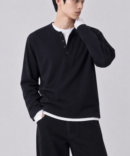 UNDEROFF（アンダーオフ）の「クロップドヘンリーネックロングスリーブTシャツ ネイビー（Tシャツ/カットソー・レディース・ネイビー・LARGE/X-LARGE/MEDIUM）」の4枚目の写真
