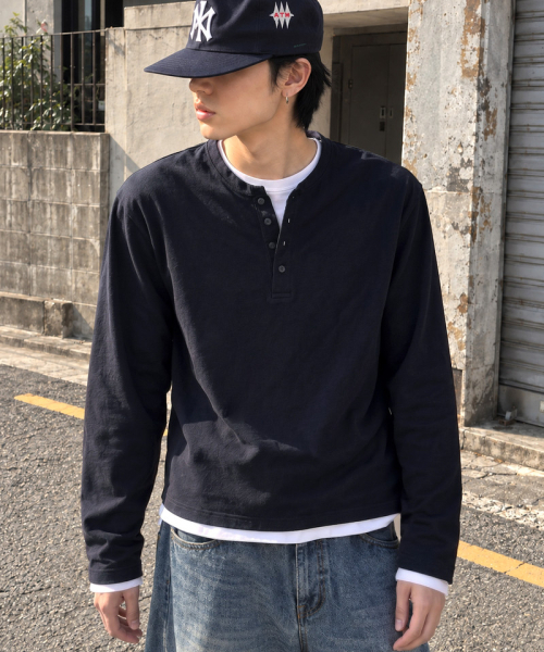 UNDEROFF（アンダーオフ）の「クロップドヘンリーネックロングスリーブTシャツ ネイビー（Tシャツ/カットソー・レディース・ネイビー・LARGE/X-LARGE/MEDIUM）」の6枚目の写真