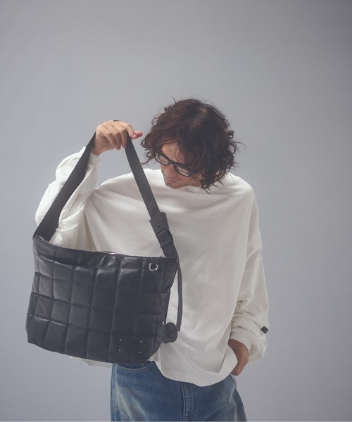 ADAM PATEK（アダムパテック）の「ADAMPATEK/ w/r leather  quilting medium shoulder bag/撥水レザーキルティングミディアムショルダーバッグ（ショルダーバッグ・メンズ・ブラック・FREE）」の18枚目の写真