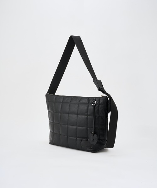 ADAM PATEK（アダムパテック）の「ADAMPATEK/ w/r leather  quilting medium shoulder bag/撥水レザーキルティングミディアムショルダーバッグ（ショルダーバッグ・メンズ・ブラック・FREE）」の4枚目の写真