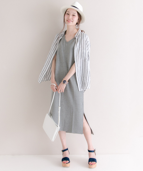 URBAN RESEARCH(アーバンリサーチ)の「UR TRベア裏毛Vネックワンピース(ワンピース・レディース・グレー/ベージュ/ネイビー・FREE)」の4枚目の写真