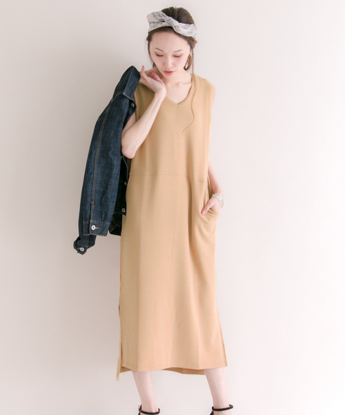 URBAN RESEARCH(アーバンリサーチ)の「UR TRベア裏毛Vネックワンピース(ワンピース・レディース・グレー/ベージュ/ネイビー・FREE)」の5枚目の写真