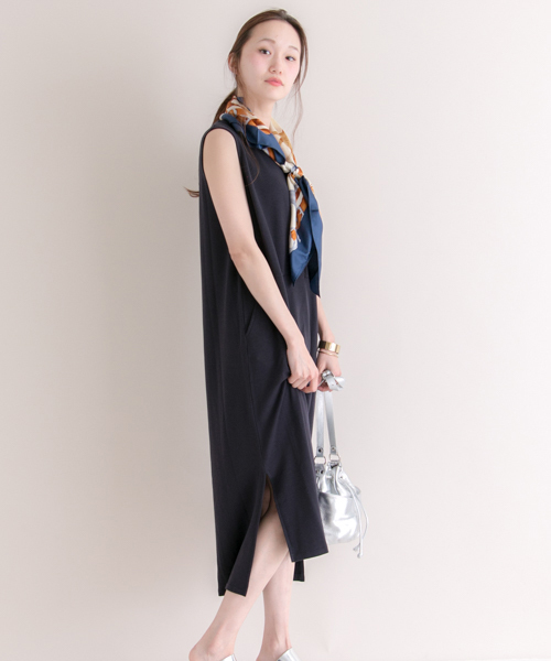 URBAN RESEARCH(アーバンリサーチ)の「UR TRベア裏毛Vネックワンピース(ワンピース・レディース・グレー/ベージュ/ネイビー・FREE)」の6枚目の写真