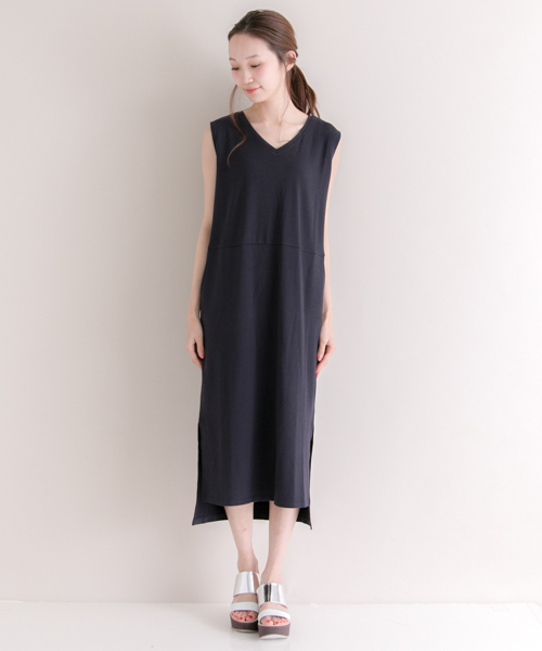 URBAN RESEARCH(アーバンリサーチ)の「UR TRベア裏毛Vネックワンピース(ワンピース・レディース・グレー/ベージュ/ネイビー・FREE)」の7枚目の写真