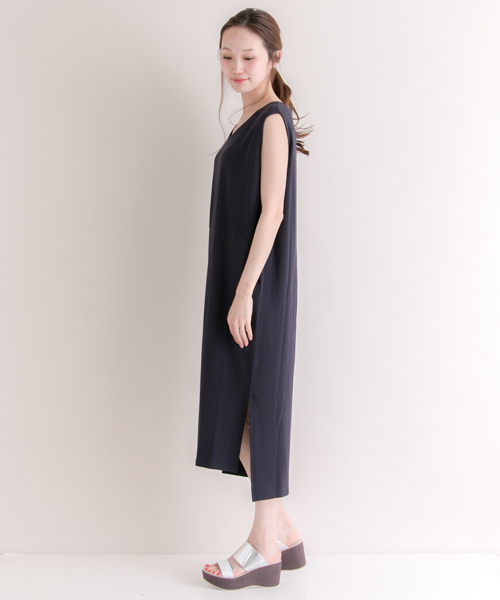 URBAN RESEARCH(アーバンリサーチ)の「UR TRベア裏毛Vネックワンピース(ワンピース・レディース・グレー/ベージュ/ネイビー・FREE)」の8枚目の写真