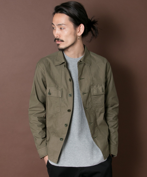 URBAN RESEARCH(アーバンリサーチ)の「UR VintageMilitary Shirts(シャツ/ブラウス・メンズ・ダークネイビー/ブラウン/カーキ・LARGE/SMALL/MEDIUM)」の2枚目の写真
