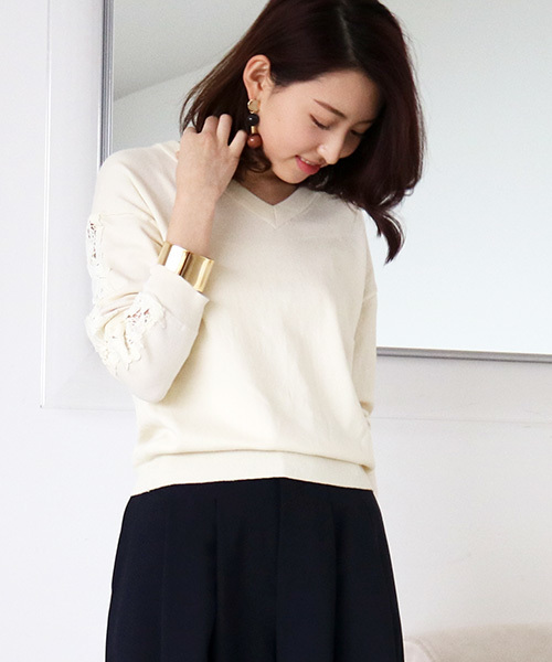 N.（N. Natural Beauty Basic）（エヌエヌナチュラルビューティーベーシック）の「レーススリーブニット（ニット/セーター・レディース・ホワイト/レッド/ブラック/ブルー・MEDIUM）」の2枚目の写真