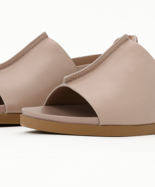 CHARLES & KEITH（チャールズ & キース）の「オープントゥーカットアウトサンダル / OPEN-TOE CUT-OUT SANDALS（サンダル・レディース・ブラック/アイボリー/オフホワイト・23cm/24cm/23.5cm/24.5cm/22.5cm）」の8枚目の写真