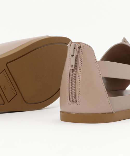 CHARLES & KEITH（チャールズ & キース）の「オープントゥーカットアウトサンダル / OPEN-TOE CUT-OUT SANDALS（サンダル・レディース・ブラック/アイボリー/オフホワイト・23cm/24cm/23.5cm/24.5cm/22.5cm）」の10枚目の写真
