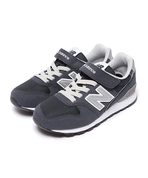 こども ビームス（コドモビームス）の「New Balance / KV 996 V2 (ユニセックス 17～24cm)（スニーカー・キッズ・ネイビー/グレー・18/19/22.5/17/21.5/18.5/19.5/21/22/23/17.5/20/20.5/24/23.5）」の3枚目の写真