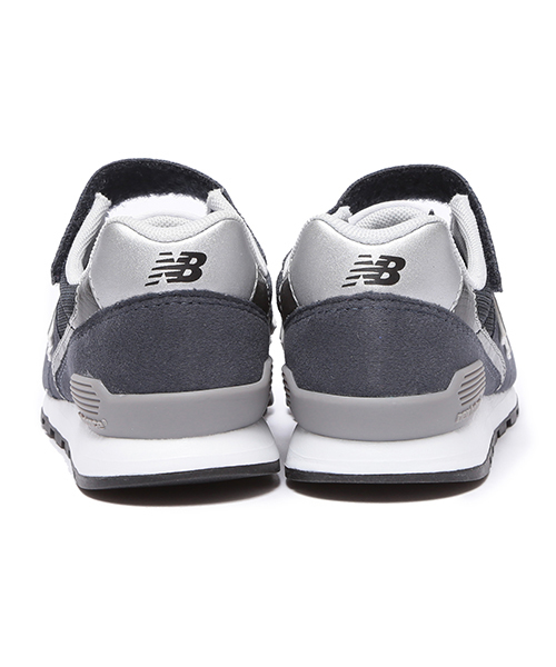 こども ビームス（コドモビームス）の「New Balance / KV 996 V2 (ユニセックス 17～24cm)（スニーカー・キッズ・ネイビー/グレー・18/19/22.5/17/21.5/18.5/19.5/21/22/23/17.5/20/20.5/24/23.5）」の8枚目の写真