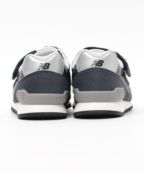 こども ビームス（コドモビームス）の「New Balance / KV 996 V2 (ユニセックス 17～24cm)（スニーカー・キッズ・ネイビー/グレー・18/19/22.5/17/21.5/18.5/19.5/21/22/23/17.5/20/20.5/24/23.5）」の17枚目の写真
