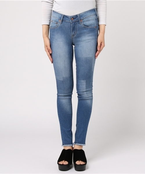 earth music&ecology（アースミュージックアンドエコロジー）の「スキスキスキニー(マスキング加工デニム)（デニムパンツ・レディース・インディゴブルー・XXS/XS/L/S/M）」の8枚目の写真