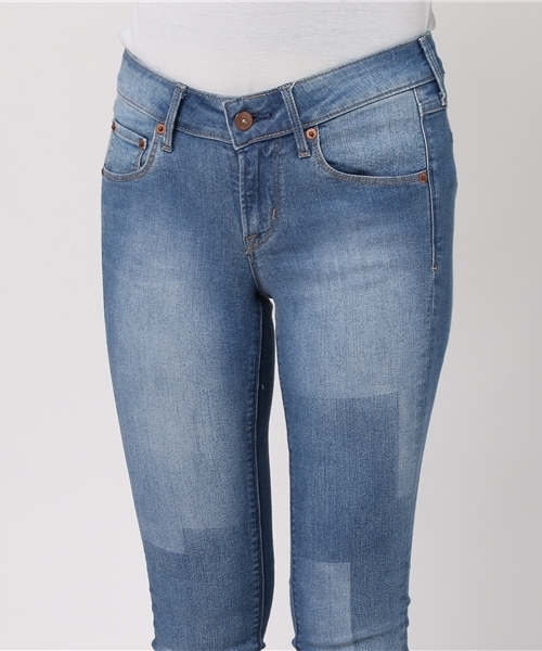 earth music&ecology（アースミュージックアンドエコロジー）の「スキスキスキニー(マスキング加工デニム)（デニムパンツ・レディース・インディゴブルー・XXS/XS/L/S/M）」の11枚目の写真