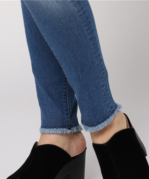 earth music&ecology（アースミュージックアンドエコロジー）の「スキスキスキニー(マスキング加工デニム)（デニムパンツ・レディース・インディゴブルー・XXS/XS/L/S/M）」の4枚目の写真