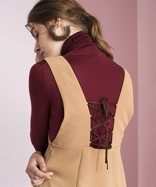 JILL STUART（ジルスチュアート）の「ロピタートルネックニット（ニット/セーター・レディース・イエロー/ベージュ/ブラック/ボルドー/パープル・MEDIUM）」の5枚目の写真