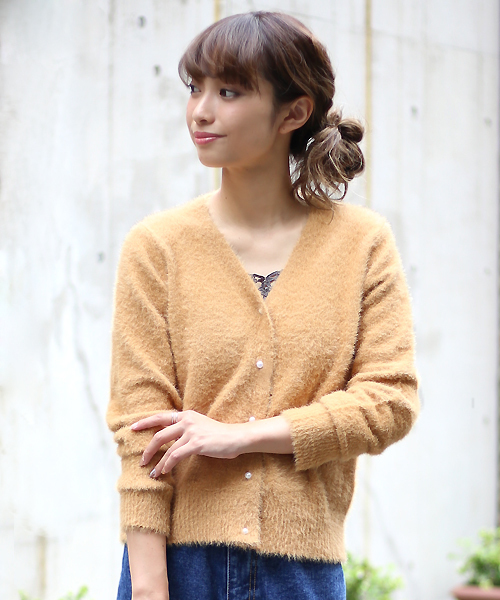 Bab Bou Jeloud(バブブージュルード)の「【WEB限定】パール釦シャギーニットカーデ(ニット/セーター・レディース・グレー/ブルー/イエロー/レッド・FREE)」の4枚目の写真