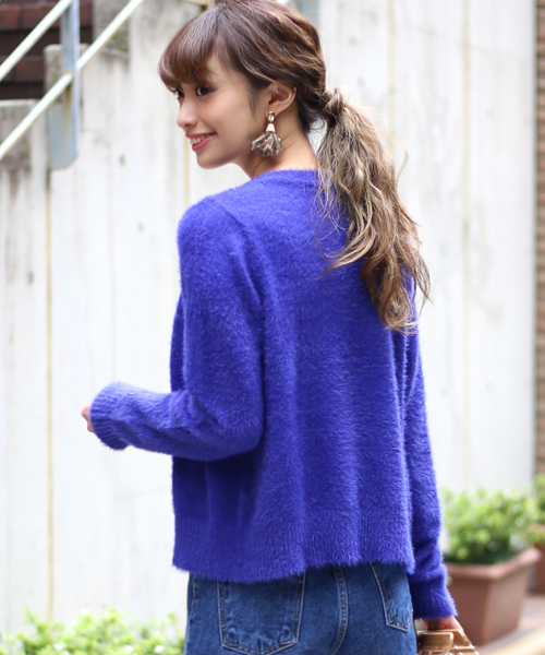 Bab Bou Jeloud(バブブージュルード)の「【WEB限定】パール釦シャギーニットカーデ(ニット/セーター・レディース・グレー/ブルー/イエロー/レッド・FREE)」の3枚目の写真