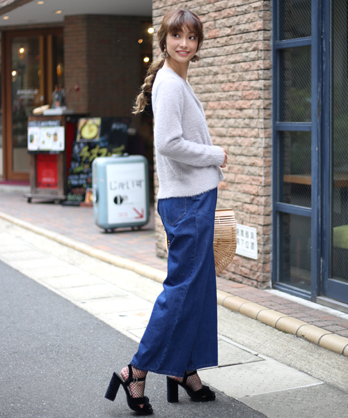 Bab Bou Jeloud(バブブージュルード)の「【WEB限定】パール釦シャギーニットカーデ(ニット/セーター・レディース・グレー/ブルー/イエロー/レッド・FREE)」の5枚目の写真