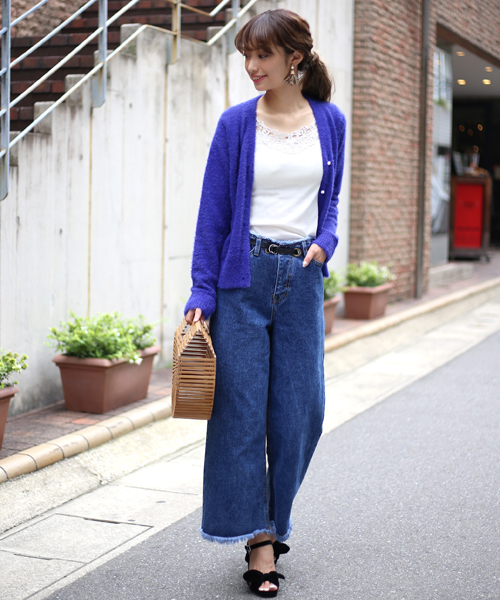 Bab Bou Jeloud(バブブージュルード)の「【WEB限定】パール釦シャギーニットカーデ(ニット/セーター・レディース・グレー/ブルー/イエロー/レッド・FREE)」の11枚目の写真