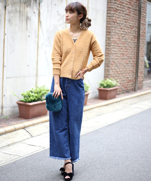 Bab Bou Jeloud(バブブージュルード)の「【WEB限定】パール釦シャギーニットカーデ(ニット/セーター・レディース・グレー/ブルー/イエロー/レッド・FREE)」の15枚目の写真