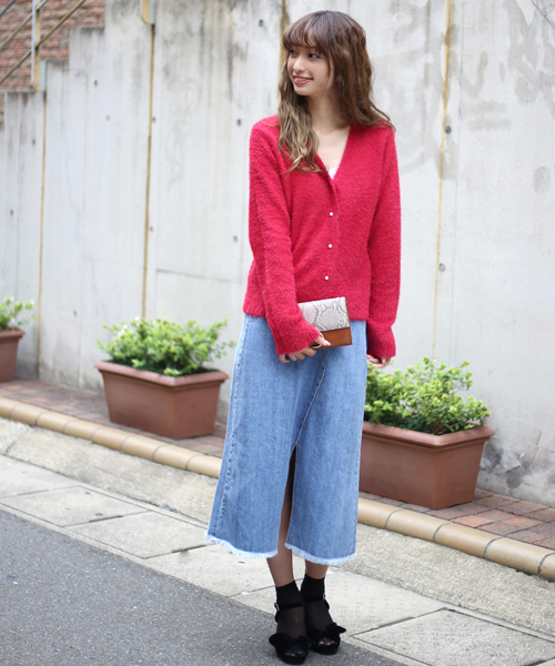 Bab Bou Jeloud(バブブージュルード)の「【WEB限定】パール釦シャギーニットカーデ(ニット/セーター・レディース・グレー/ブルー/イエロー/レッド・FREE)」の10枚目の写真