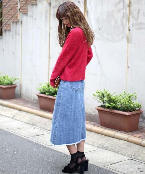 Bab Bou Jeloud(バブブージュルード)の「【WEB限定】パール釦シャギーニットカーデ(ニット/セーター・レディース・グレー/ブルー/イエロー/レッド・FREE)」の6枚目の写真