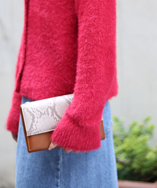 Bab Bou Jeloud(バブブージュルード)の「【WEB限定】パール釦シャギーニットカーデ(ニット/セーター・レディース・グレー/ブルー/イエロー/レッド・FREE)」の8枚目の写真