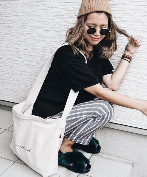 DEVICE(デバイス)の「Rename プリント ロゴ キャンバス トート ショルダーバッグ(ショルダーバッグ・レディース・ブラック/ナチュラル/カーキ/ベージュ/グレー・FREE)」の4枚目の写真