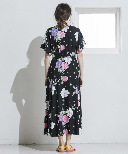 Emma Taylor（エマテイラー）の「2WAYオリジナル花柄ワンピース（ガウンワンピース）（ワンピース・レディース・ホワイト系その他/ブラック系その他・FREE）」の19枚目の写真