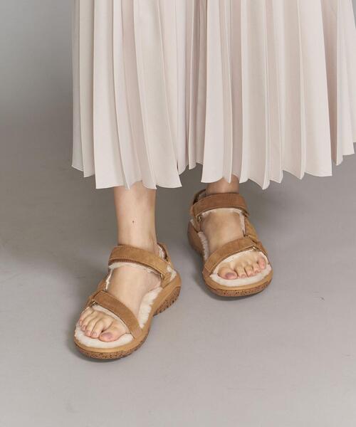 Teva(テバ)の「<TEVA(テバ)>HURRICANE ハリケーン SHEARLING サンダル о(サンダル・レディース・ベージュ/ブラック・6/8/7/5)」の4枚目の写真