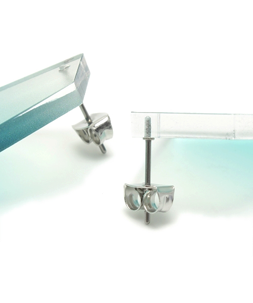 WHO'S WHO gallery（フーズフーギャラリー）の「グラデーションピアス（ピアス（両耳用）・レディース・グリーン/ホワイト・FREE）」の4枚目の写真