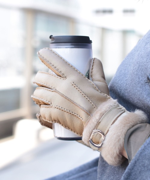 sankyo shokai（サンキョウショウカイ）の「ムートンファー手袋（手袋・レディース・グレイッシュベージュ/キャメル/ブルー/ブラック/モカ/ワイン/ライトベージュ/ウッド/ライラック/ピンク/ブラウン/グレー・FREE）」の7枚目の写真