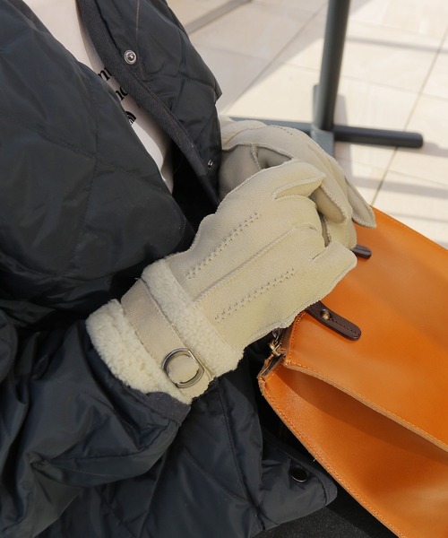 sankyo shokai（サンキョウショウカイ）の「ムートンファー手袋（手袋・レディース・グレイッシュベージュ/キャメル/ブルー/ブラック/モカ/ワイン/ライトベージュ/ウッド/ライラック/ピンク/ブラウン/グレー・FREE）」の8枚目の写真