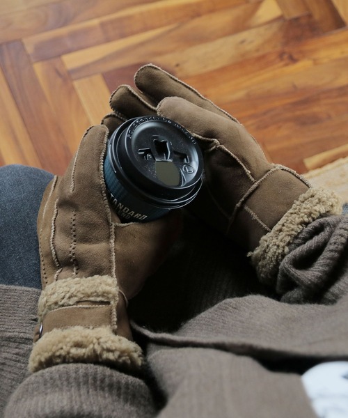 sankyo shokai（サンキョウショウカイ）の「ムートンファー手袋（手袋・レディース・グレイッシュベージュ/キャメル/ブルー/ブラック/モカ/ワイン/ライトベージュ/ウッド/ライラック/ピンク/ブラウン/グレー・FREE）」の6枚目の写真