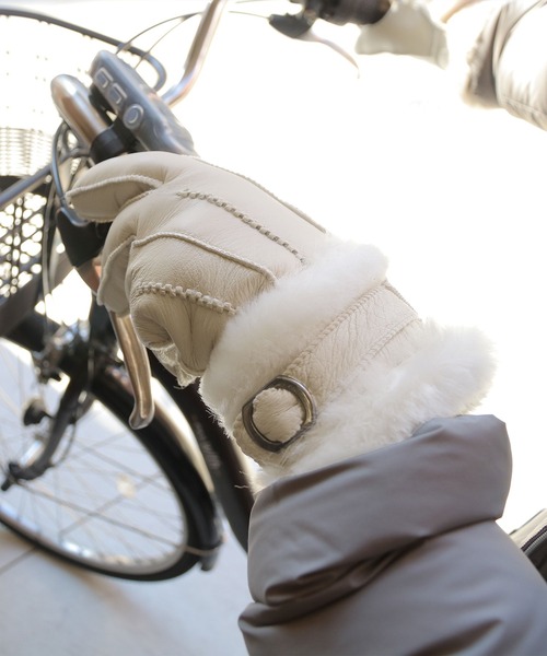 sankyo shokai（サンキョウショウカイ）の「ムートンファー手袋（手袋・レディース・グレイッシュベージュ/キャメル/ブルー/ブラック/モカ/ワイン/ライトベージュ/ウッド/ライラック/ピンク/ブラウン/グレー・FREE）」の21枚目の写真