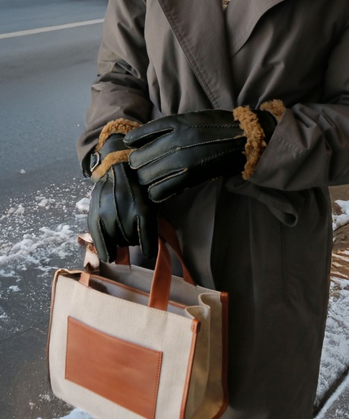 sankyo shokai（サンキョウショウカイ）の「ムートンファー手袋（手袋・レディース・グレイッシュベージュ/キャメル/ブルー/ブラック/モカ/ワイン/ライトベージュ/ウッド/ライラック/ピンク/ブラウン/グレー・FREE）」の20枚目の写真