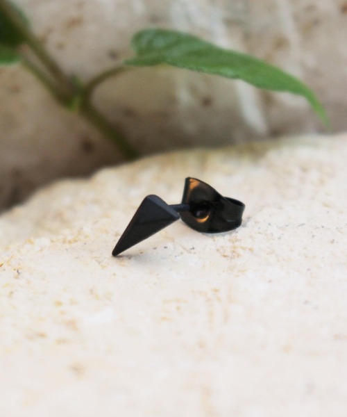 Vaya Con Dios（ヴァヤコンディオス）の「【VayaConDios/ヴァヤコンディオス】ステンレス製立体モチーフピアス[片耳用]（ピアス（片耳用）・メンズ・ブラック/シルバー/ゴールド/ピンクゴールド・FREE）」の2枚目の写真