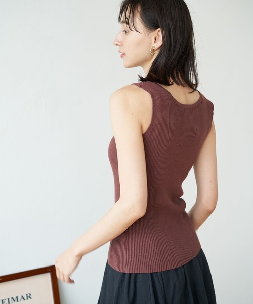 earth music&ecology（アースミュージックアンドエコロジー）の「フロントボタンリブニットタンク ＊（タンクトップ・レディース・ブラック/ブラウン/アイボリー/ベージュ・FREE）」の8枚目の写真