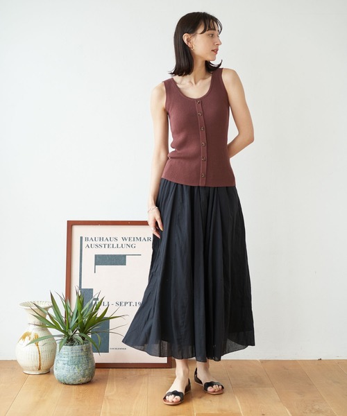 earth music&ecology（アースミュージックアンドエコロジー）の「フロントボタンリブニットタンク ＊（タンクトップ・レディース・ブラック/ブラウン/アイボリー/ベージュ・FREE）」の6枚目の写真