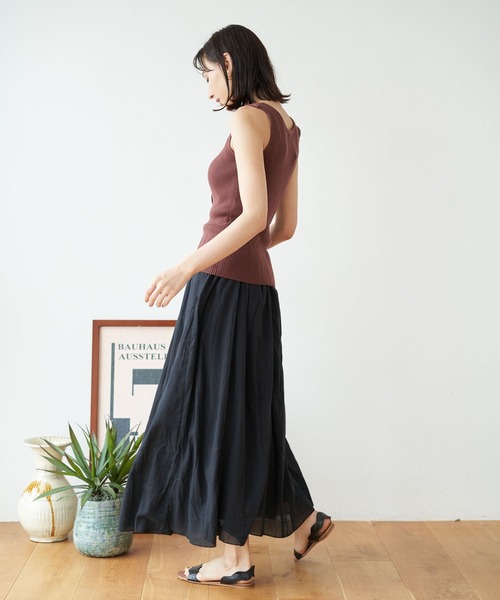 earth music&ecology（アースミュージックアンドエコロジー）の「フロントボタンリブニットタンク ＊（タンクトップ・レディース・ブラック/ブラウン/アイボリー/ベージュ・FREE）」の7枚目の写真