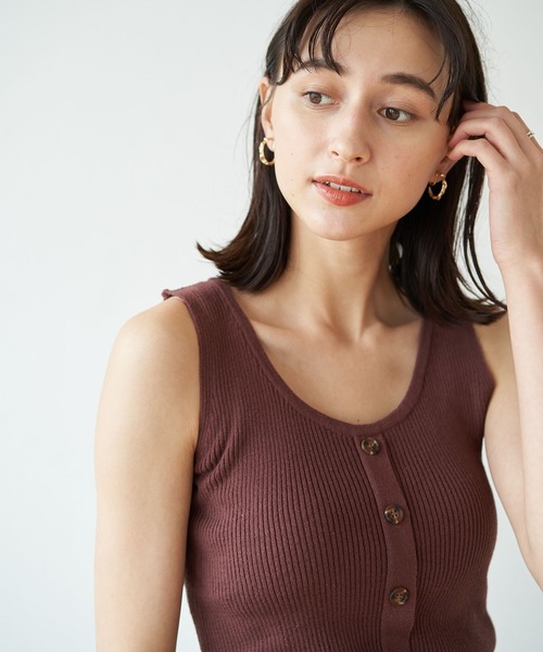 earth music&ecology（アースミュージックアンドエコロジー）の「フロントボタンリブニットタンク ＊（タンクトップ・レディース・ブラック/ブラウン/アイボリー/ベージュ・FREE）」の10枚目の写真