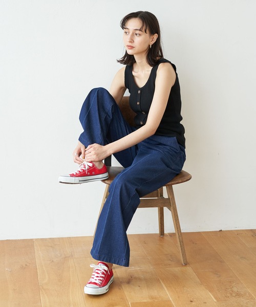 earth music&ecology（アースミュージックアンドエコロジー）の「フロントボタンリブニットタンク ＊（タンクトップ・レディース・ブラック/ブラウン/アイボリー/ベージュ・FREE）」の12枚目の写真