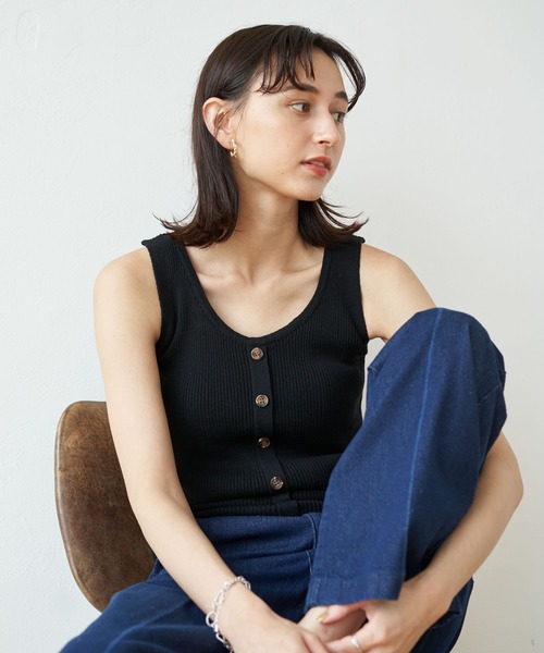 earth music&ecology（アースミュージックアンドエコロジー）の「フロントボタンリブニットタンク ＊（タンクトップ・レディース・ブラック/ブラウン/アイボリー/ベージュ・FREE）」の15枚目の写真
