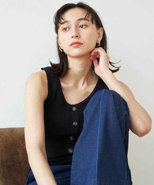 earth music&ecology（アースミュージックアンドエコロジー）の「フロントボタンリブニットタンク ＊（タンクトップ・レディース・ブラック/ブラウン/アイボリー/ベージュ・FREE）」の16枚目の写真