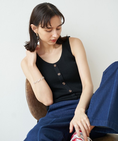 earth music&ecology（アースミュージックアンドエコロジー）の「フロントボタンリブニットタンク ＊（タンクトップ・レディース・ブラック/ブラウン/アイボリー/ベージュ・FREE）」の17枚目の写真