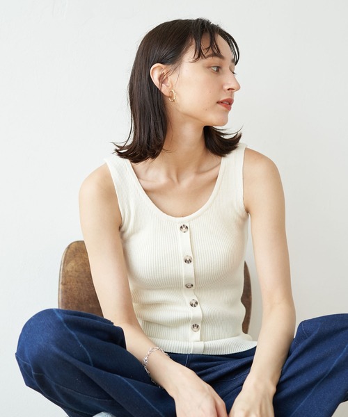 earth music&ecology（アースミュージックアンドエコロジー）の「フロントボタンリブニットタンク ＊（タンクトップ・レディース・ブラック/ブラウン/アイボリー/ベージュ・FREE）」の22枚目の写真